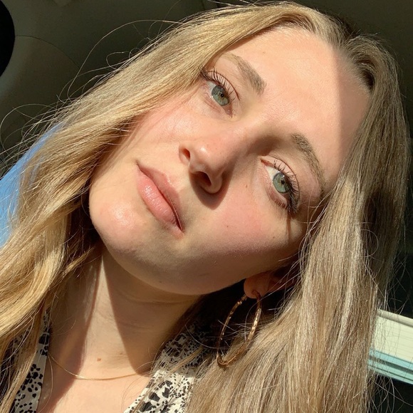 Meet your Posher, Haley - Picture 2 of 4